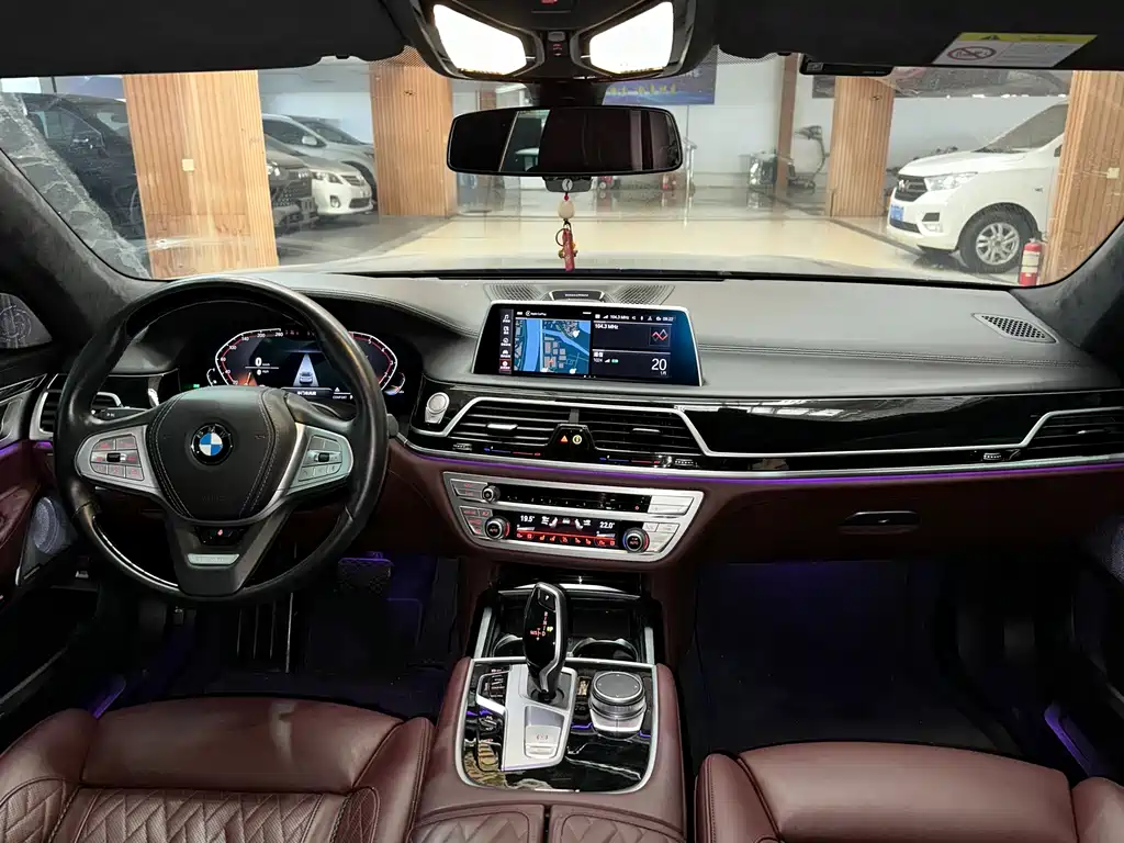 BMW 7 Series — фото 11