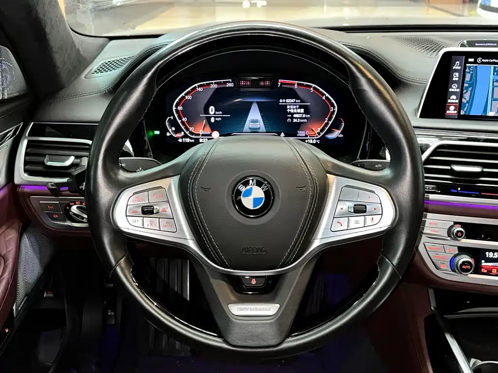 BMW 7 Series — фото 14