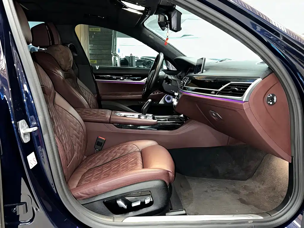 BMW 7 Series — фото 10