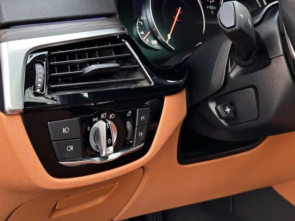 BMW 5 Series — фото 11