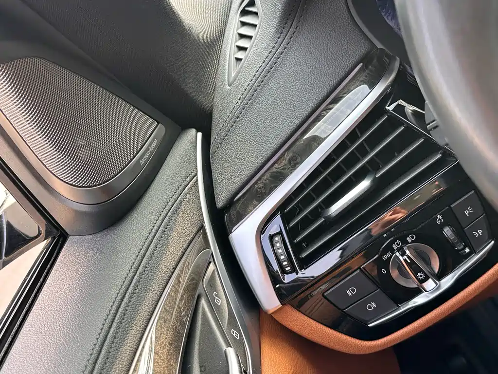 BMW 5 Series — фото 17