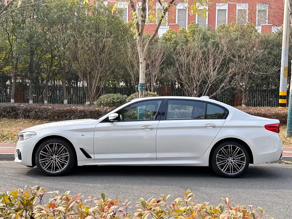 BMW 5 Series — фото 3