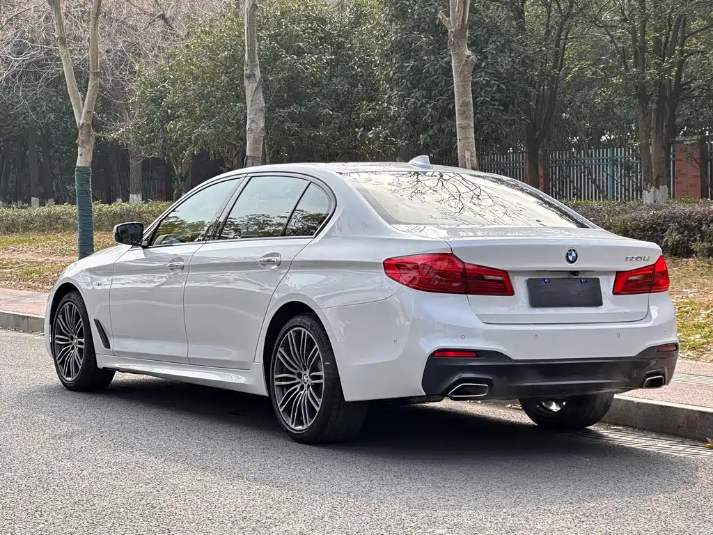 BMW 5 Series — фото 4
