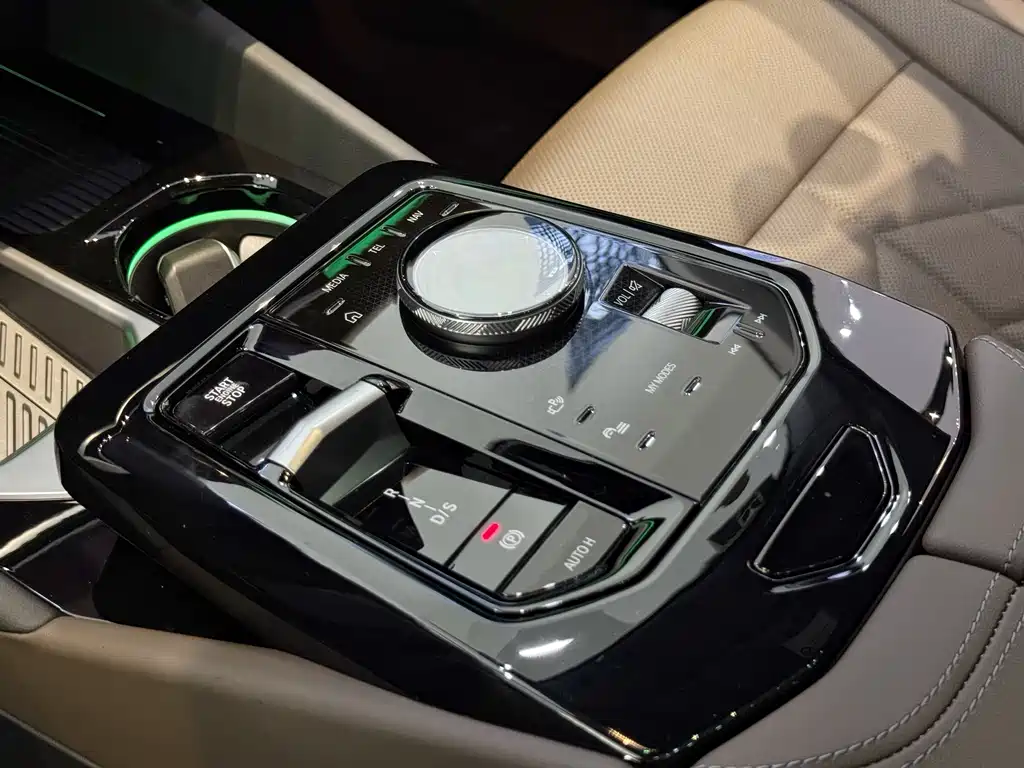 BMW 5 Series — фото 13