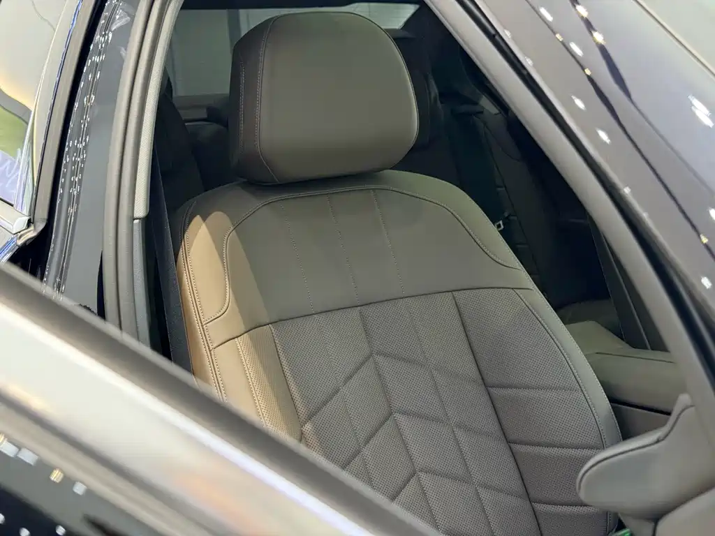BMW 5 Series — фото 14