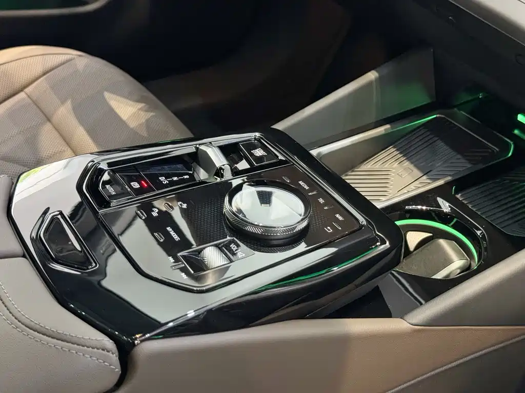 BMW 5 Series — фото 15