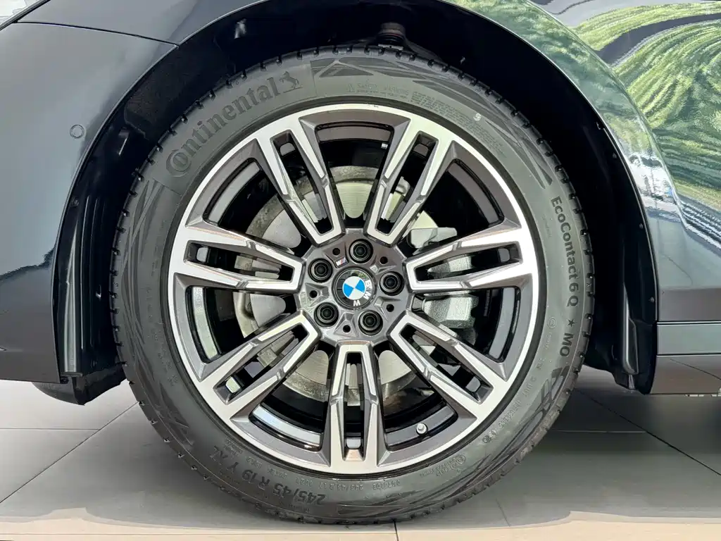 BMW 5 Series — фото 23