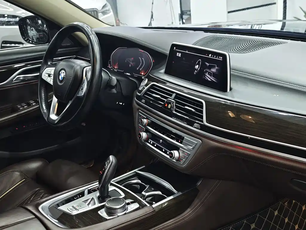 BMW 7 Series — фото 4