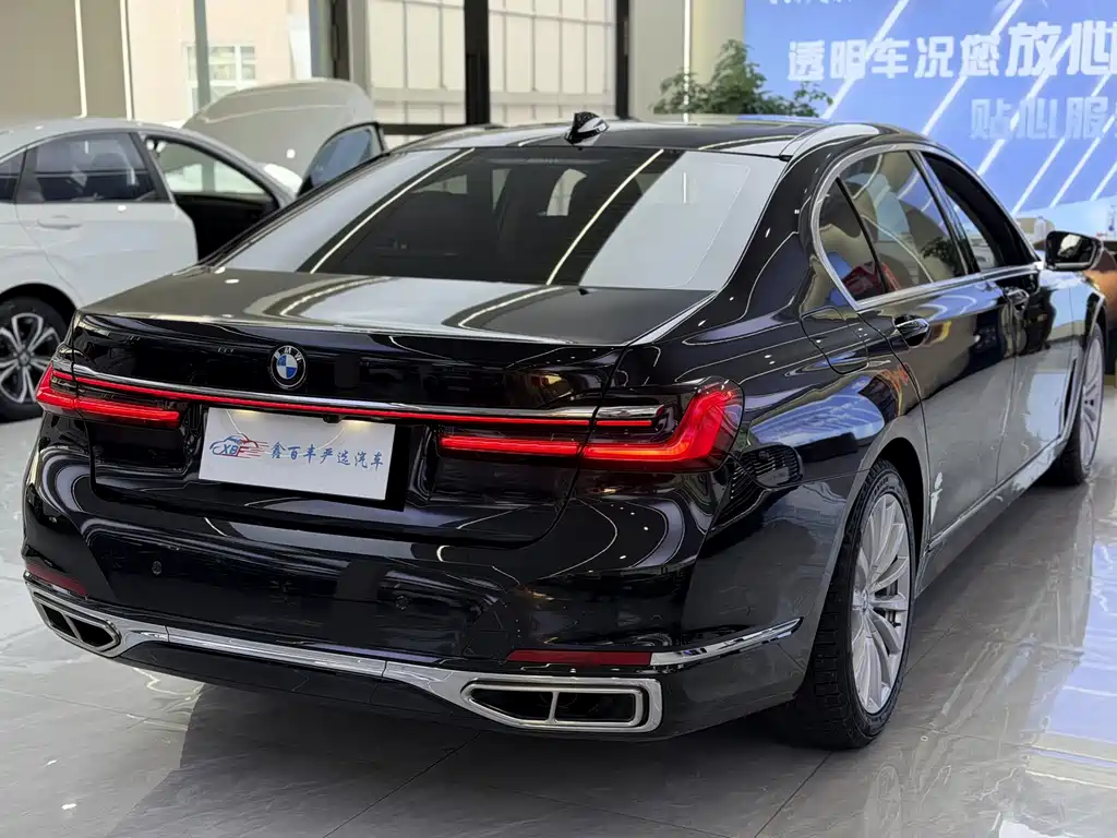 BMW 7 Series — фото 10