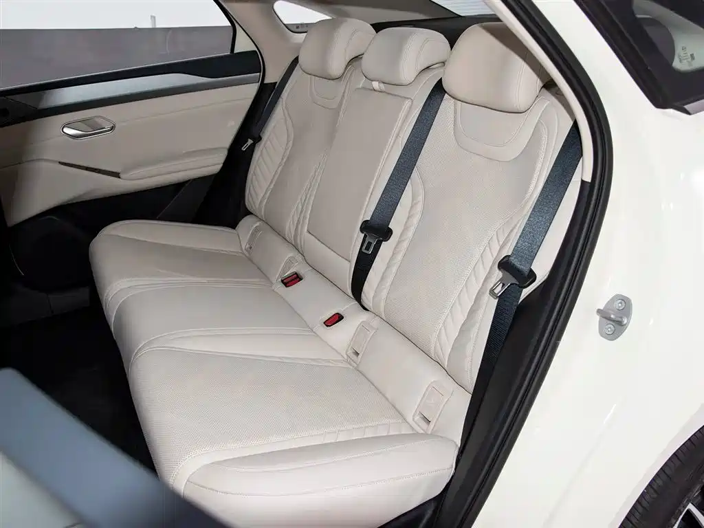 BYD Qin L — фото 13