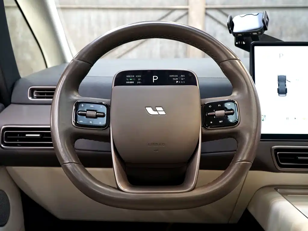 Li Auto Li MEGA — фото 15