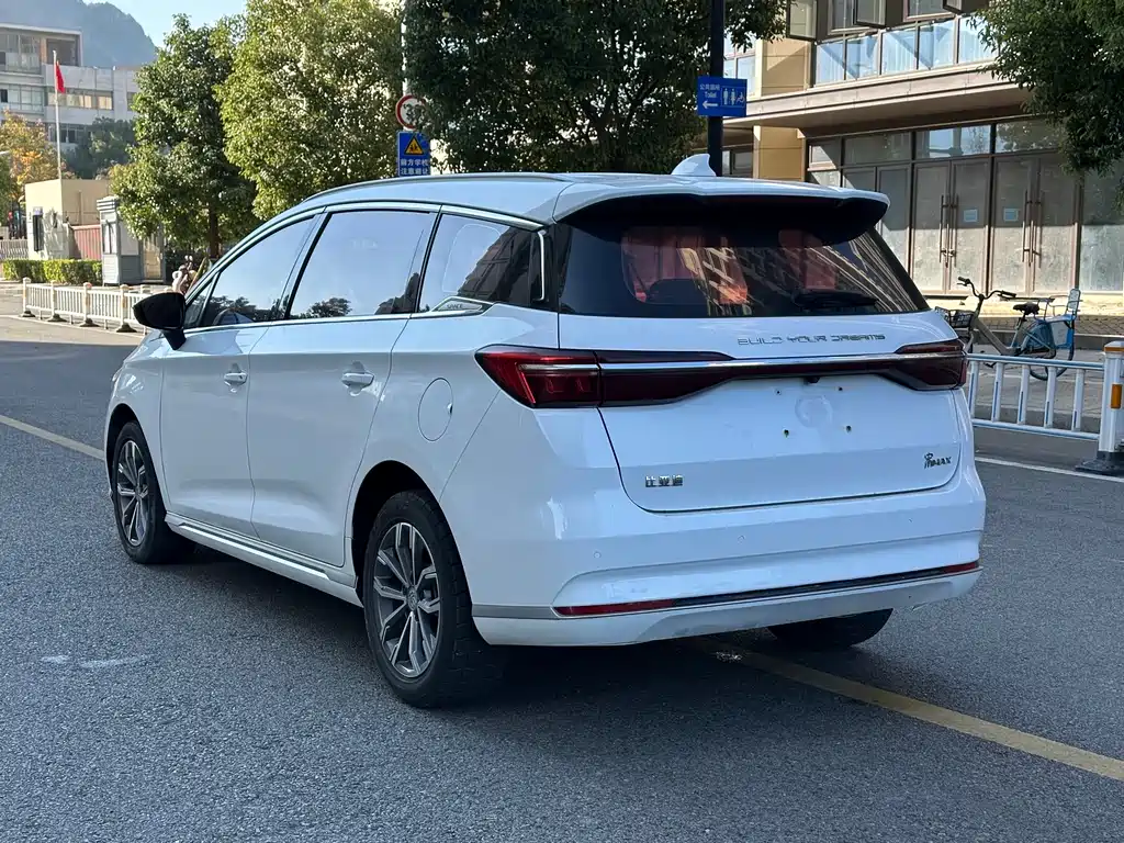 BYD MAX — фото 15