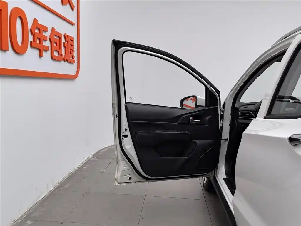 BAIC New Energy EC — фото 25