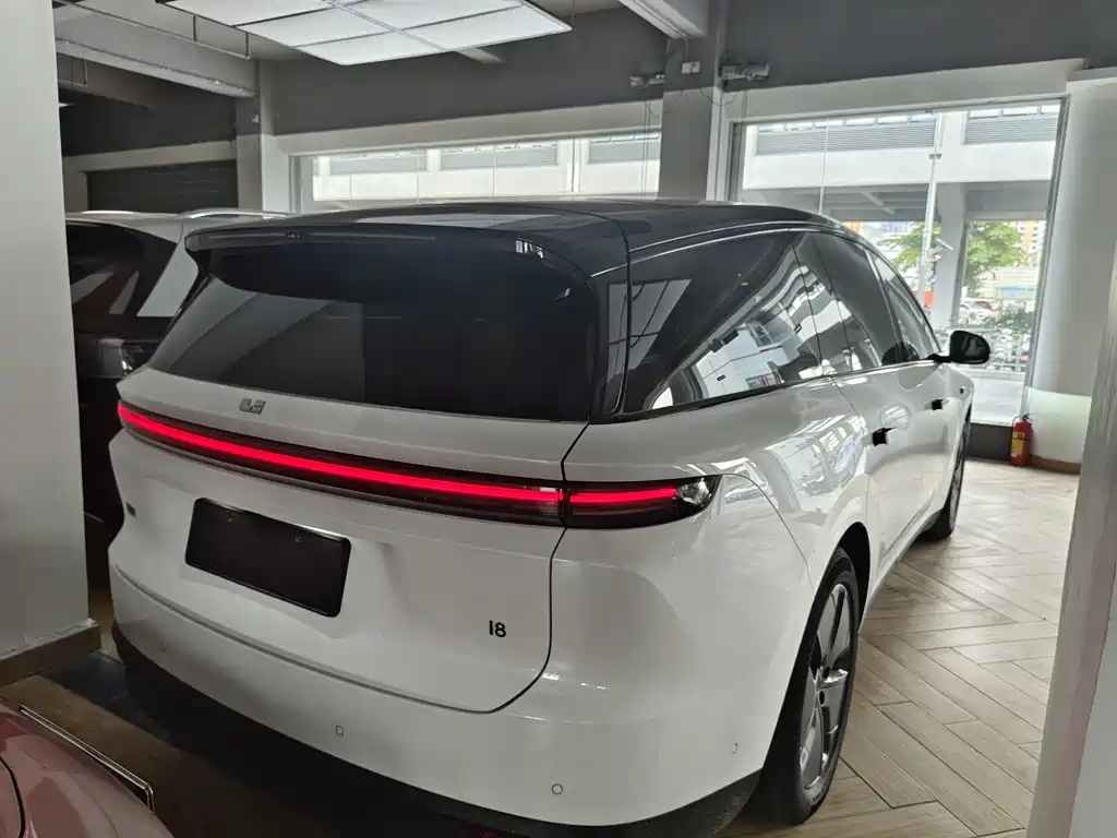 Li Auto Li i8 — фото 9
