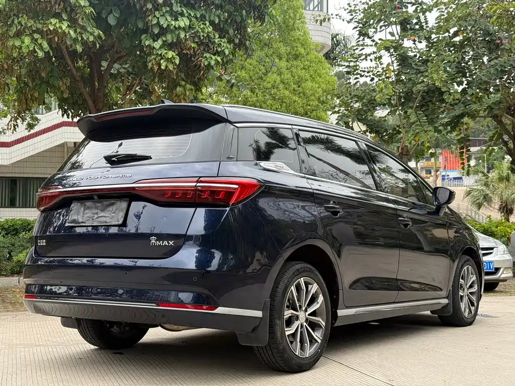 BYD MAX — фото 10