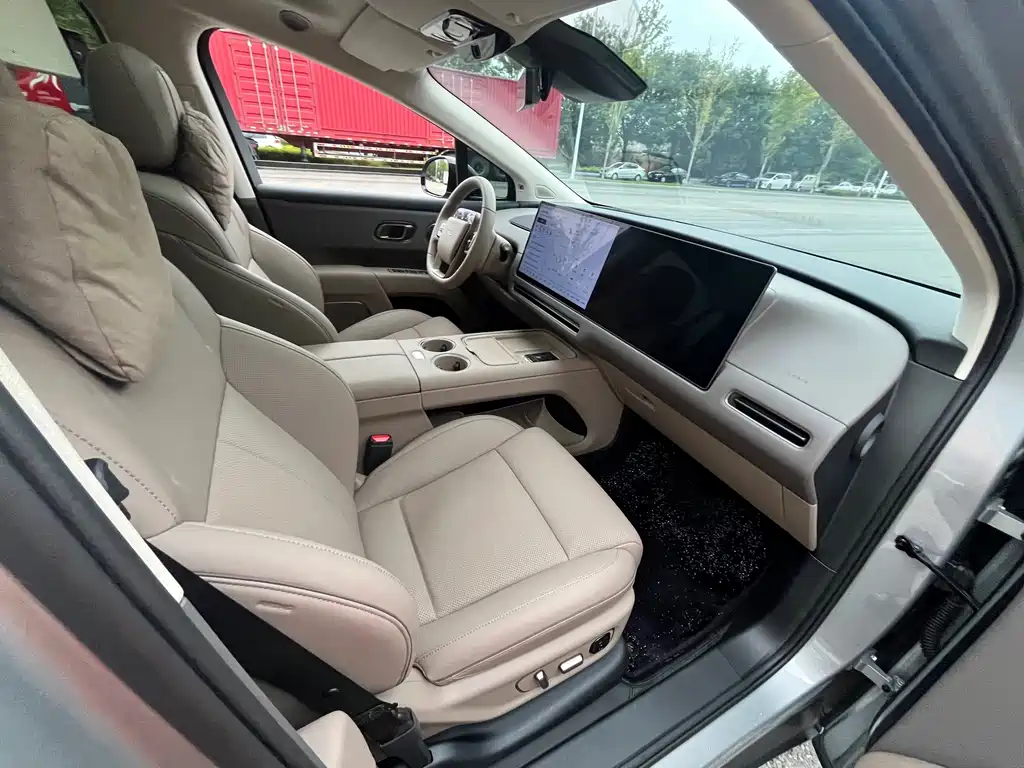 Li Auto Li i8 — фото 15