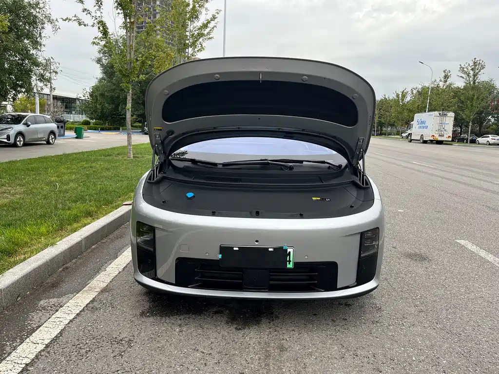 Li Auto Li i8 — фото 18