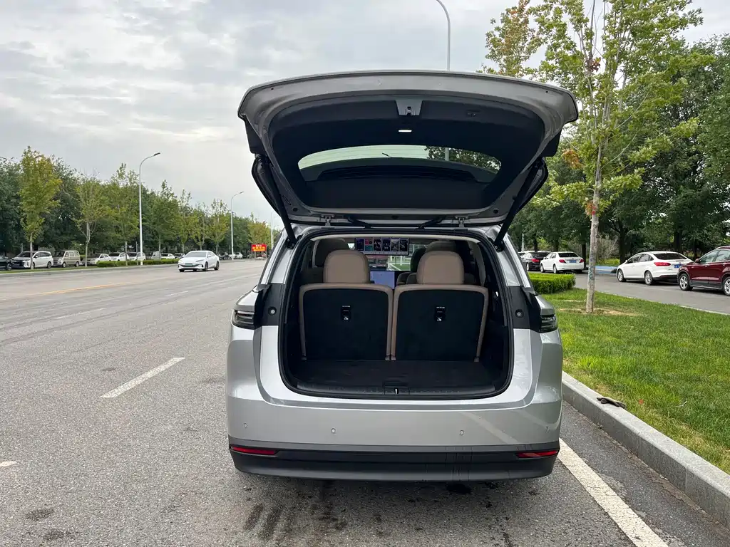 Li Auto Li i8 — фото 20