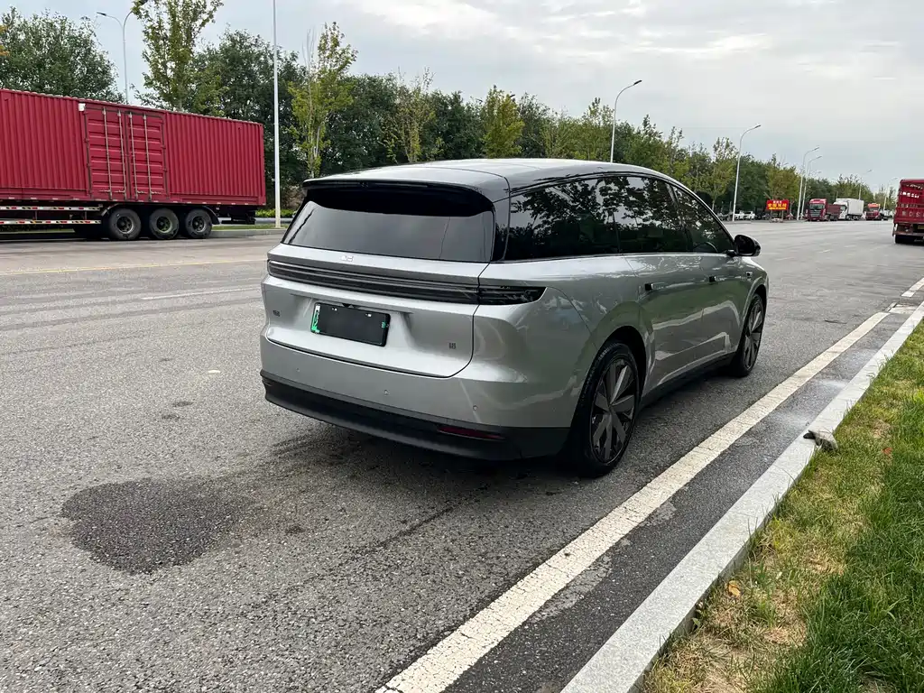Li Auto Li i8 — фото 21