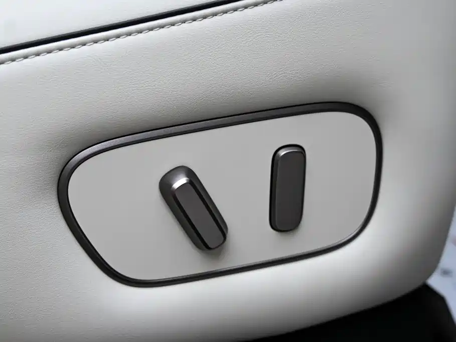 Li Auto Li i6 — фото 25