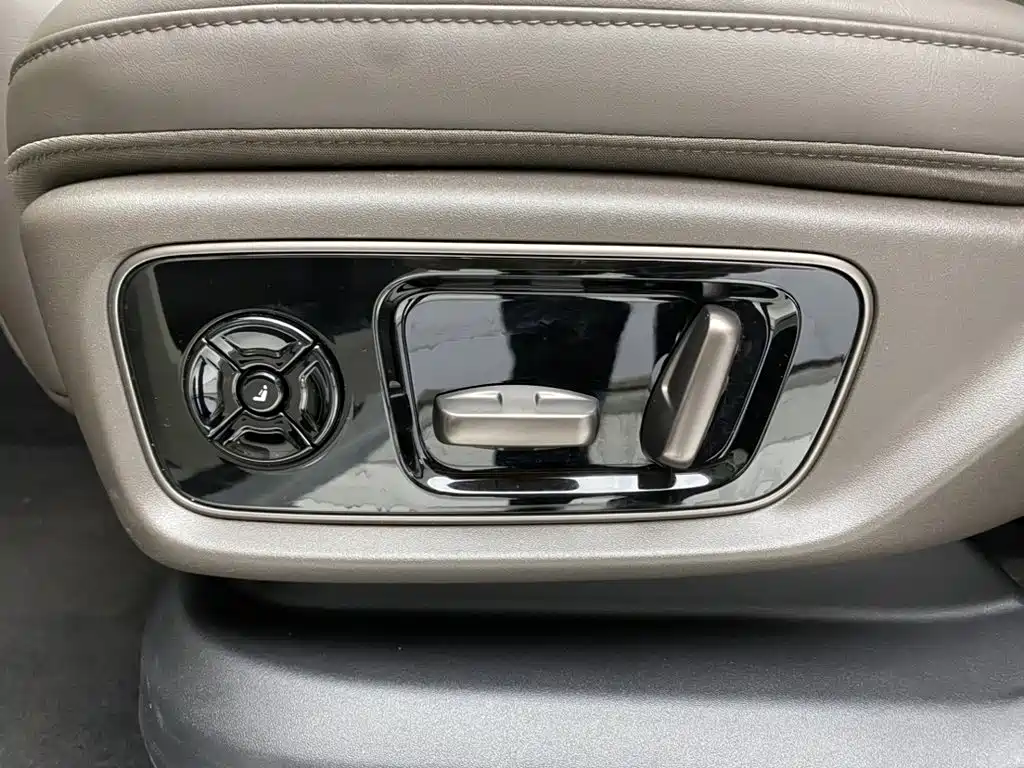 Li Auto Li MEGA — фото 23
