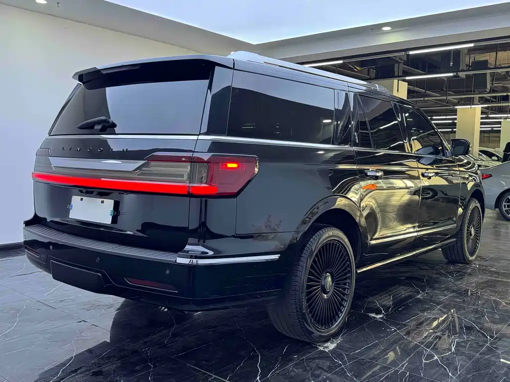 Lincoln Navigator — фото 19