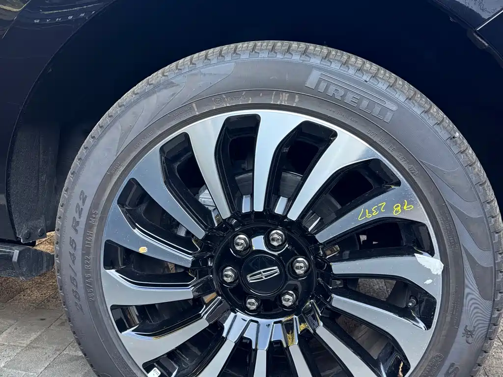 Lincoln Navigator — фото 10