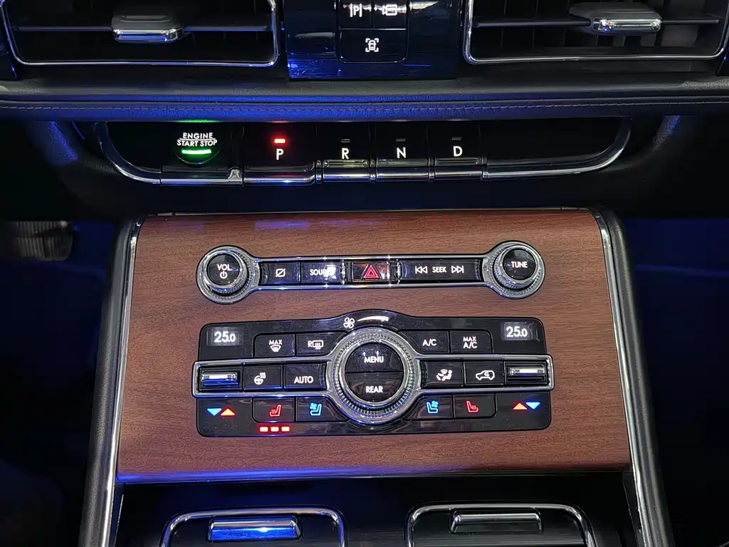 Lincoln Aviator — фото 17
