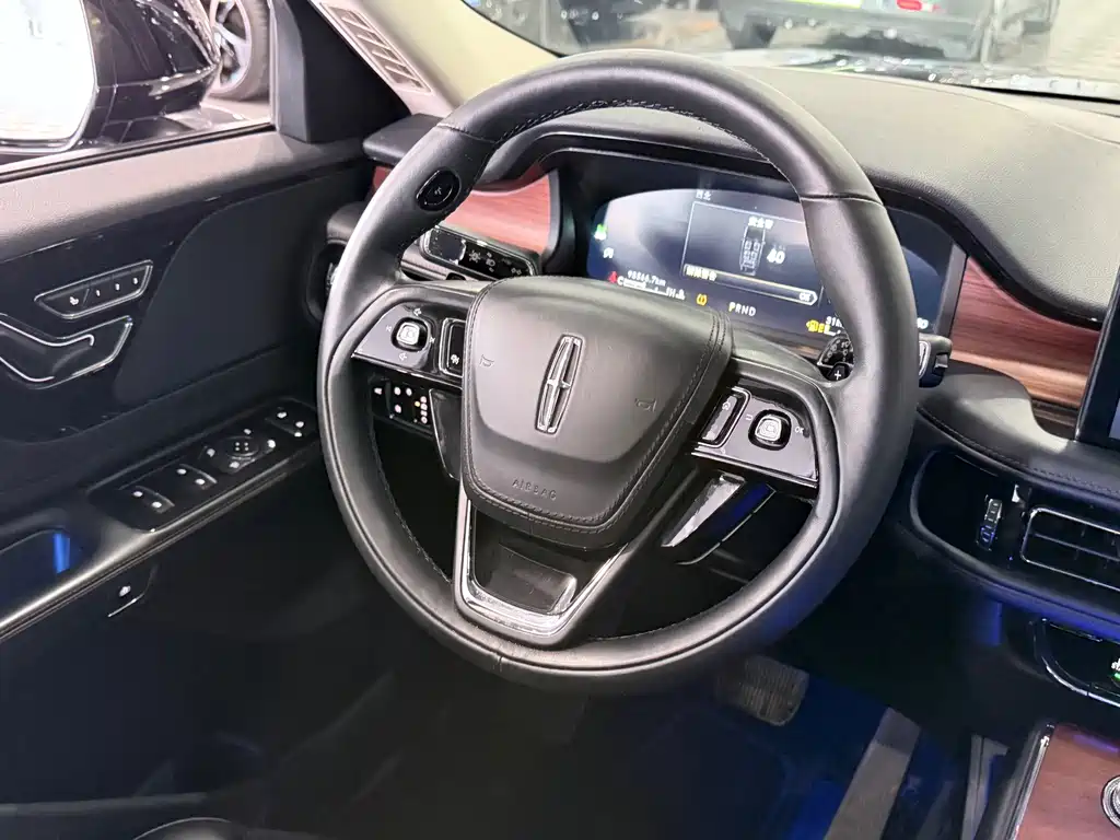Lincoln Aviator — фото 19