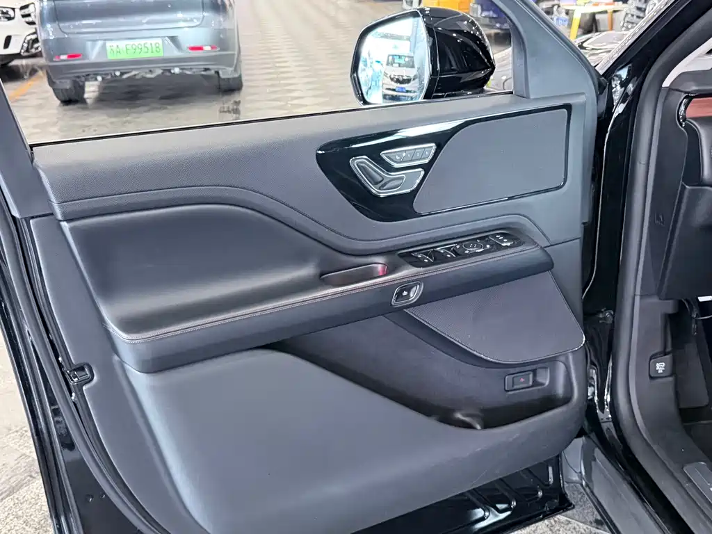 Lincoln Aviator — фото 10
