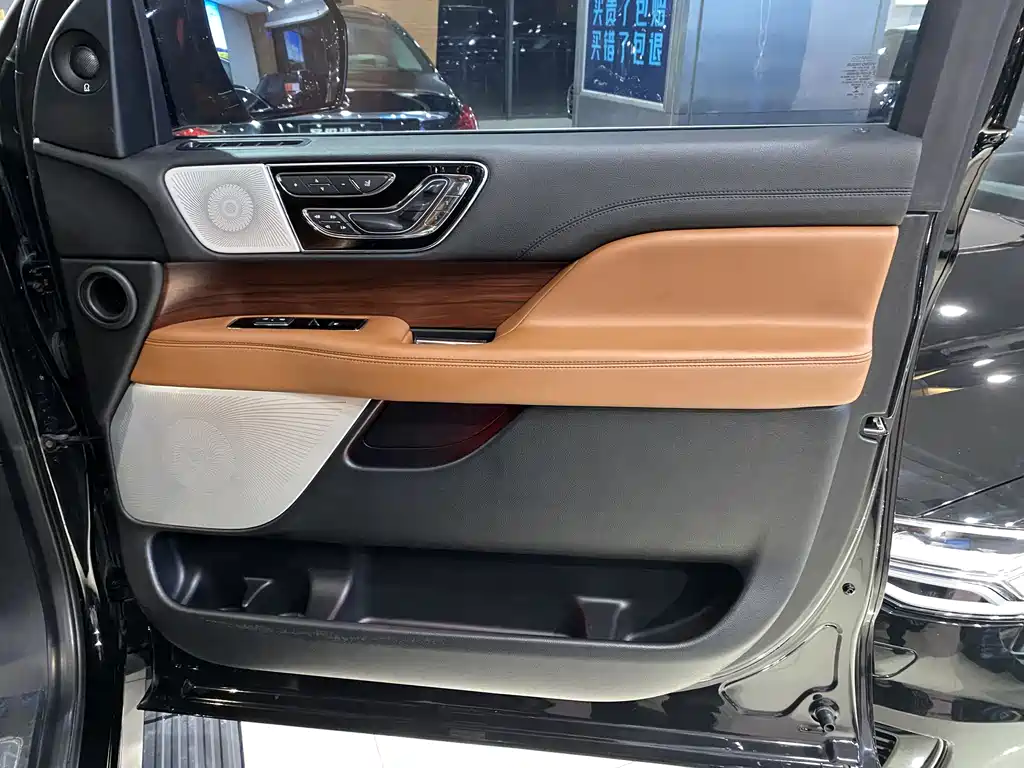 Lincoln Navigator — фото 10