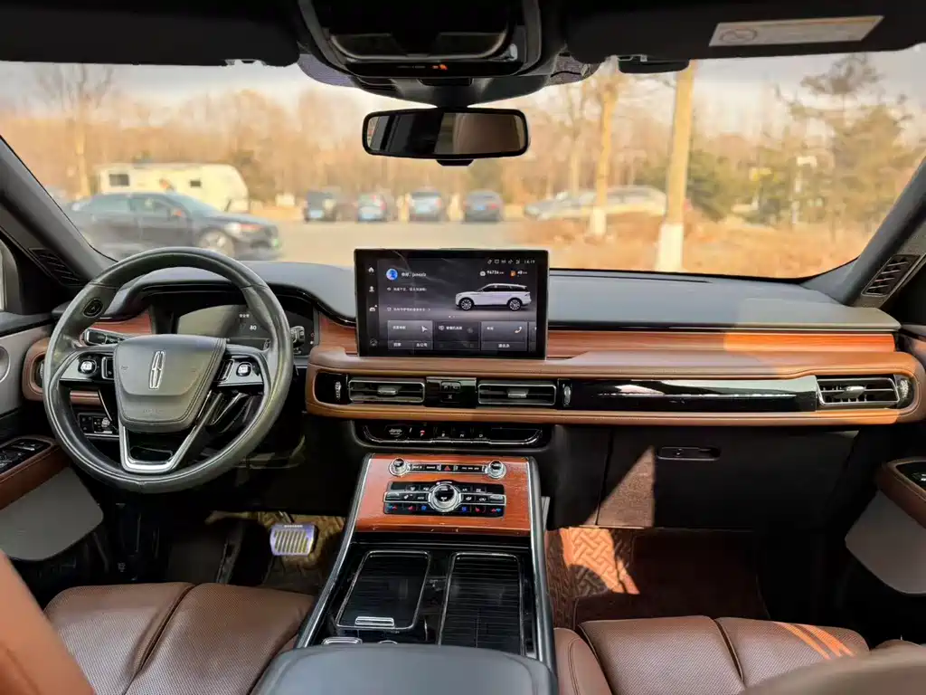 Lincoln Aviator — фото 10