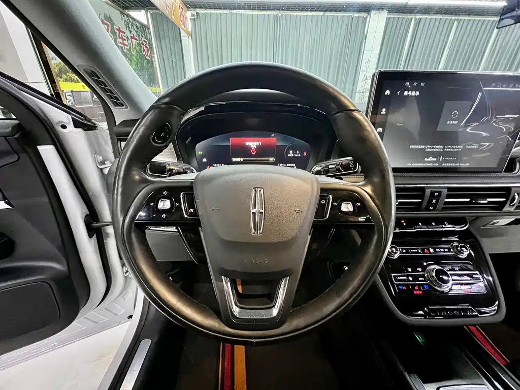 Lincoln Corsair — фото 11