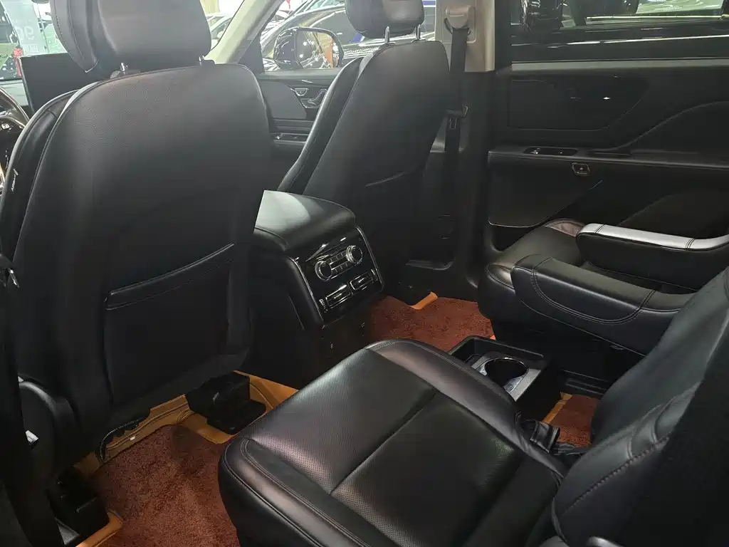 Lincoln Aviator — фото 15