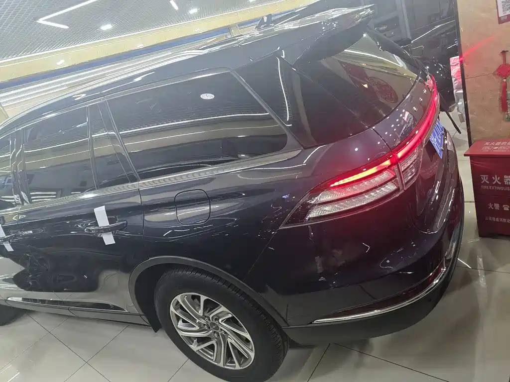 Lincoln Aviator — фото 17