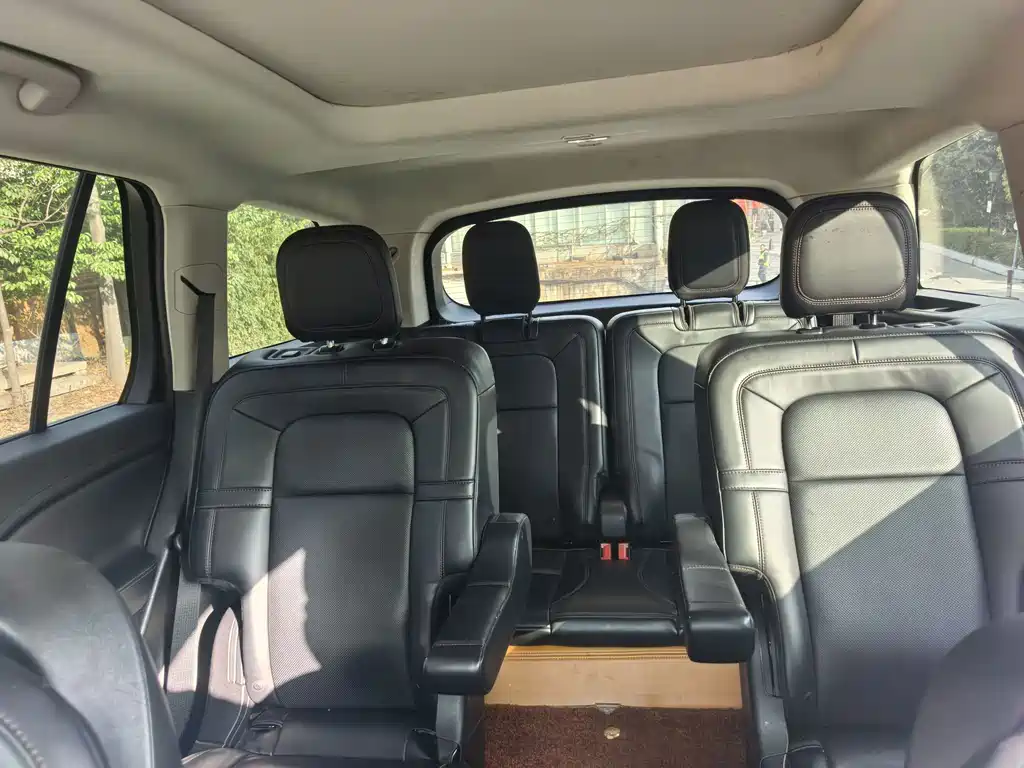 Lincoln Aviator — фото 10