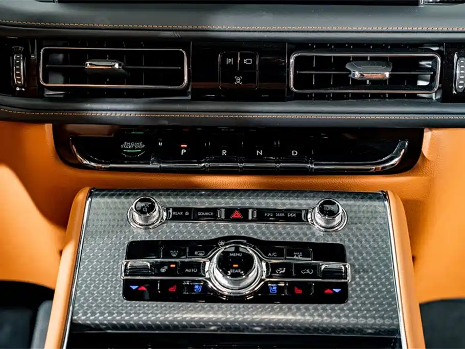 Lincoln Aviator — фото 17