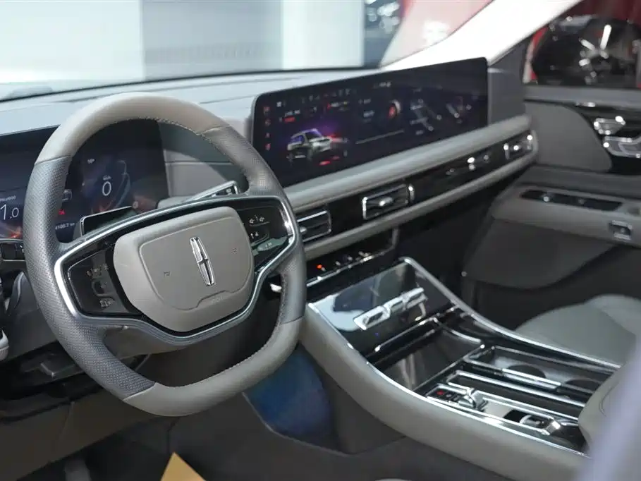 Lincoln Aviator — фото 15
