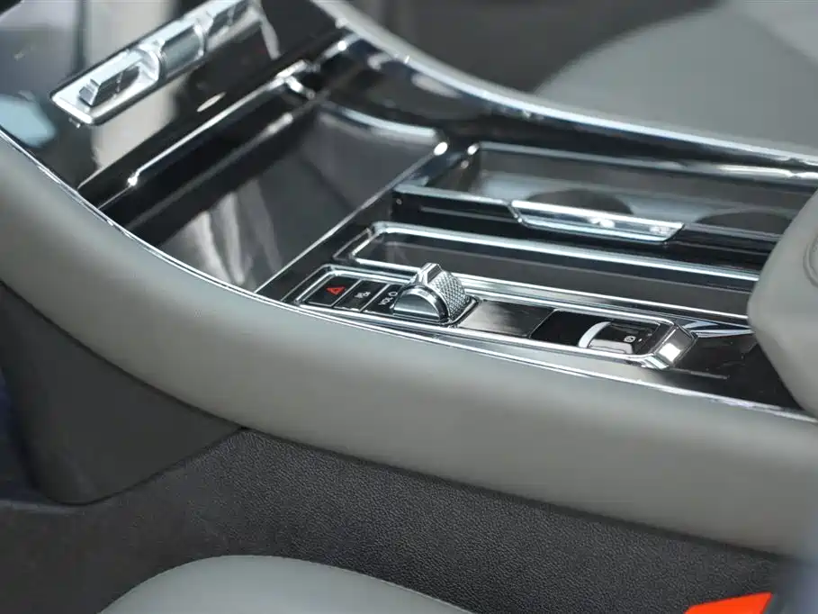 Lincoln Aviator — фото 18