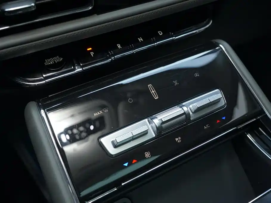 Lincoln Aviator — фото 10