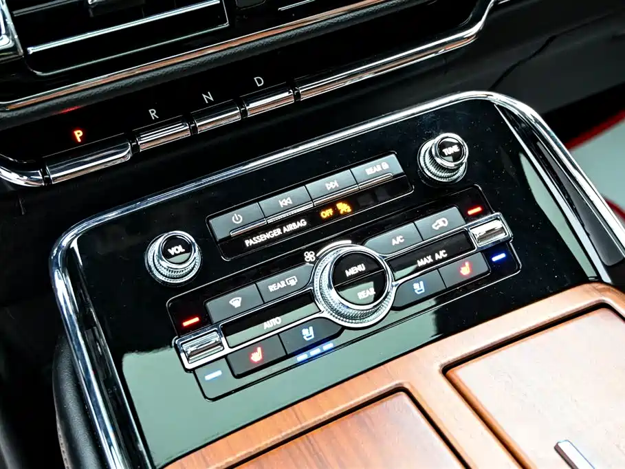 Lincoln Navigator — фото 17