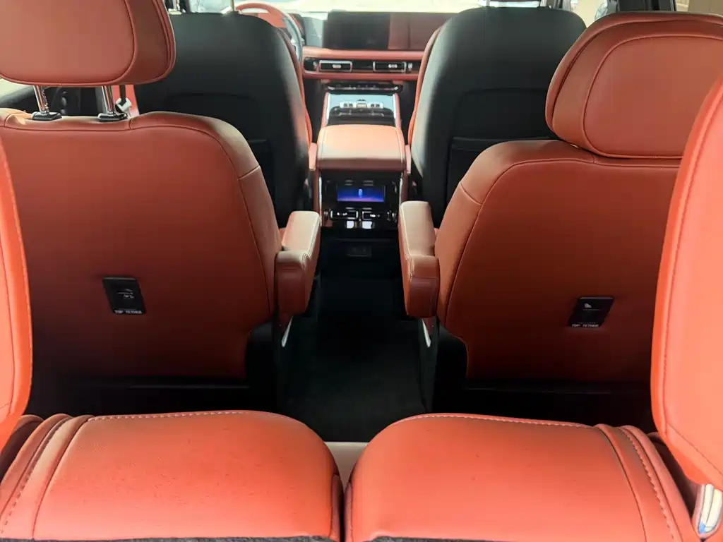 Lincoln Aviator — фото 11