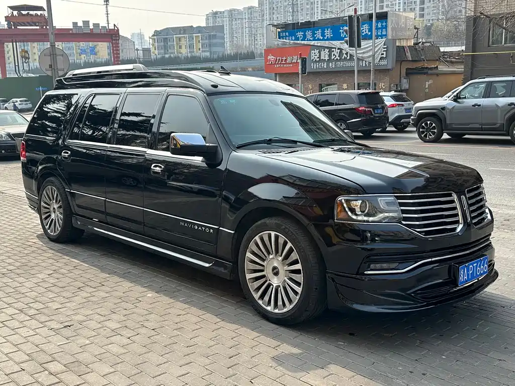 Lincoln Navigator — фото 2