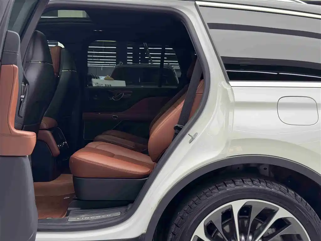 Lincoln Aviator — фото 7