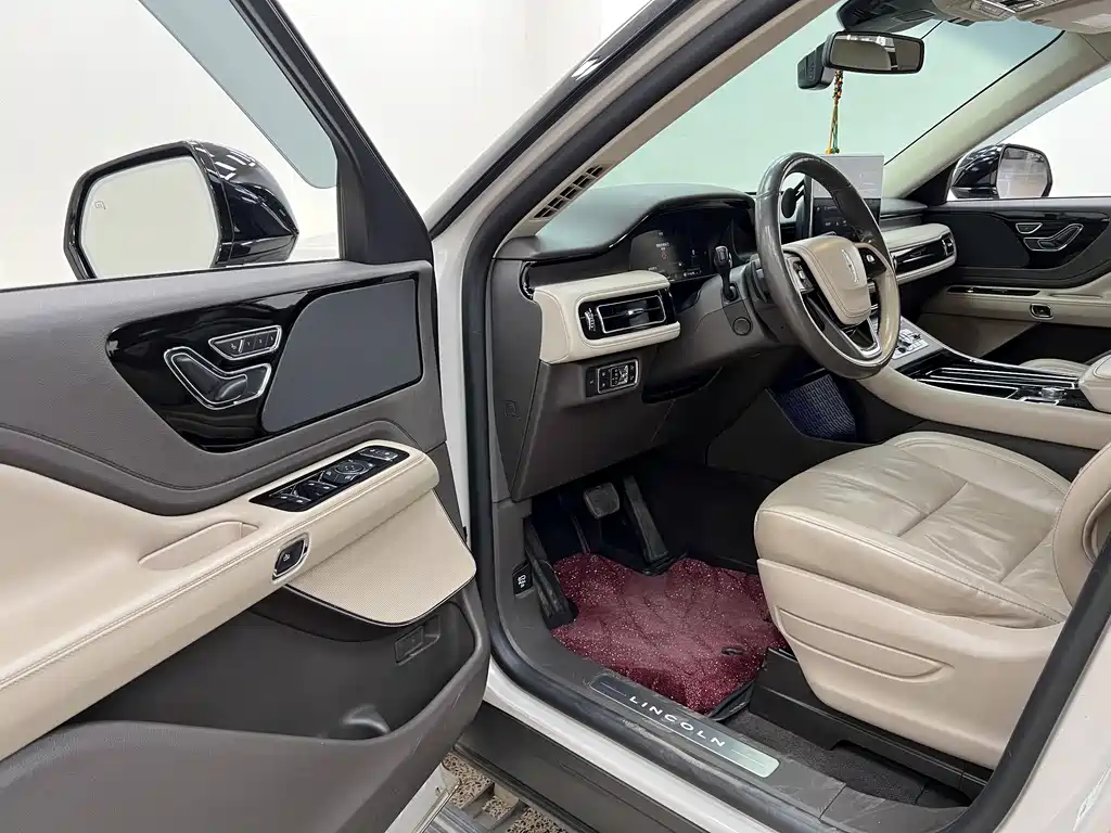 Lincoln Aviator — фото 13