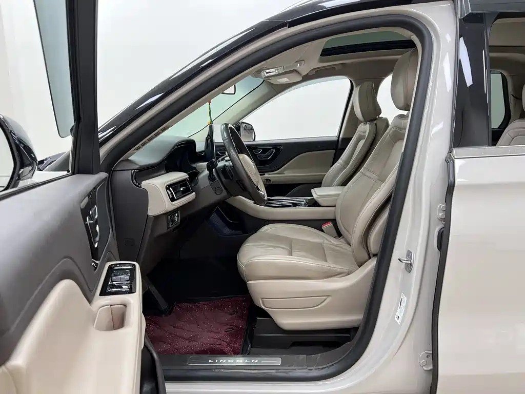 Lincoln Aviator — фото 14