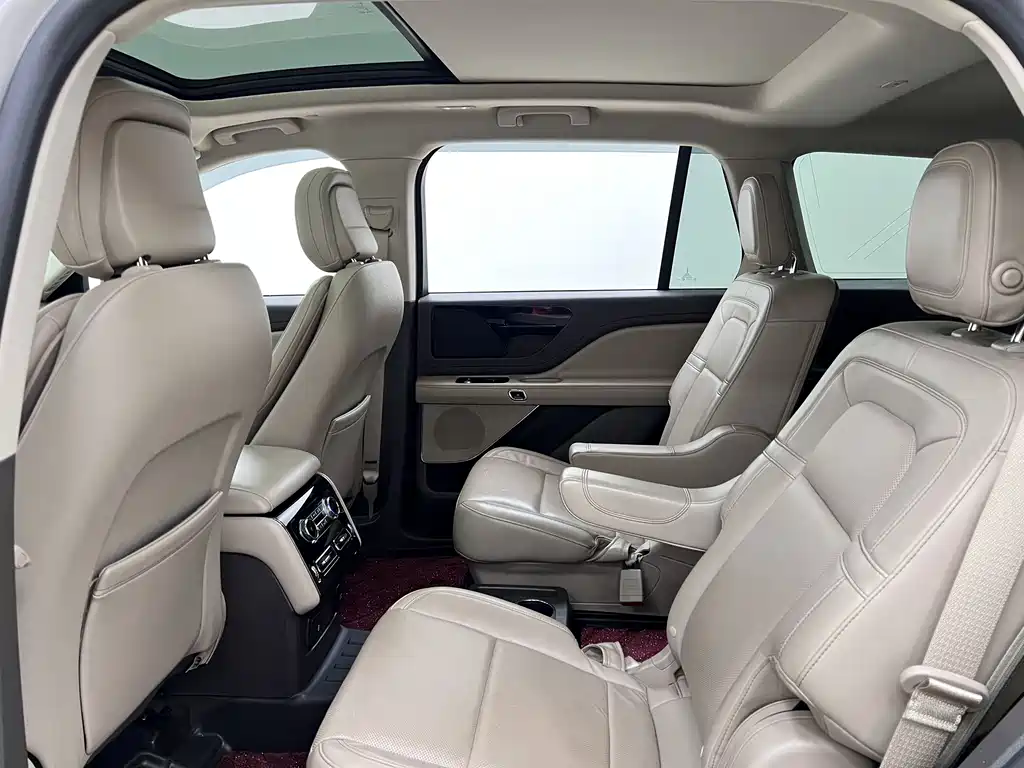 Lincoln Aviator — фото 17