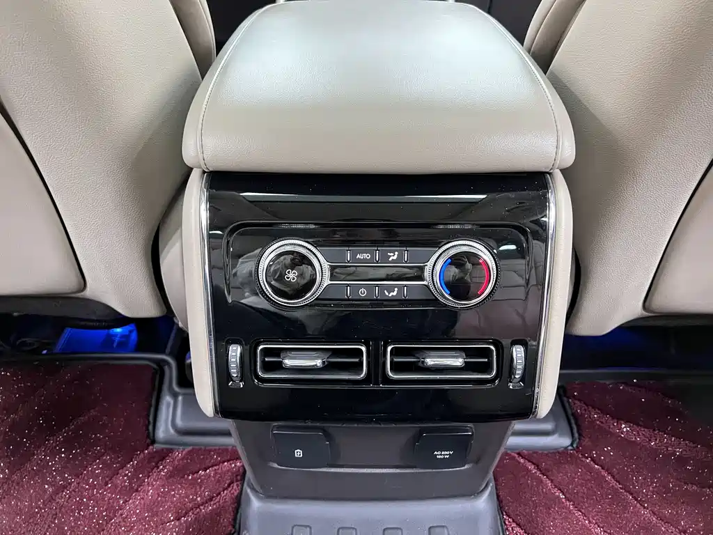 Lincoln Aviator — фото 19