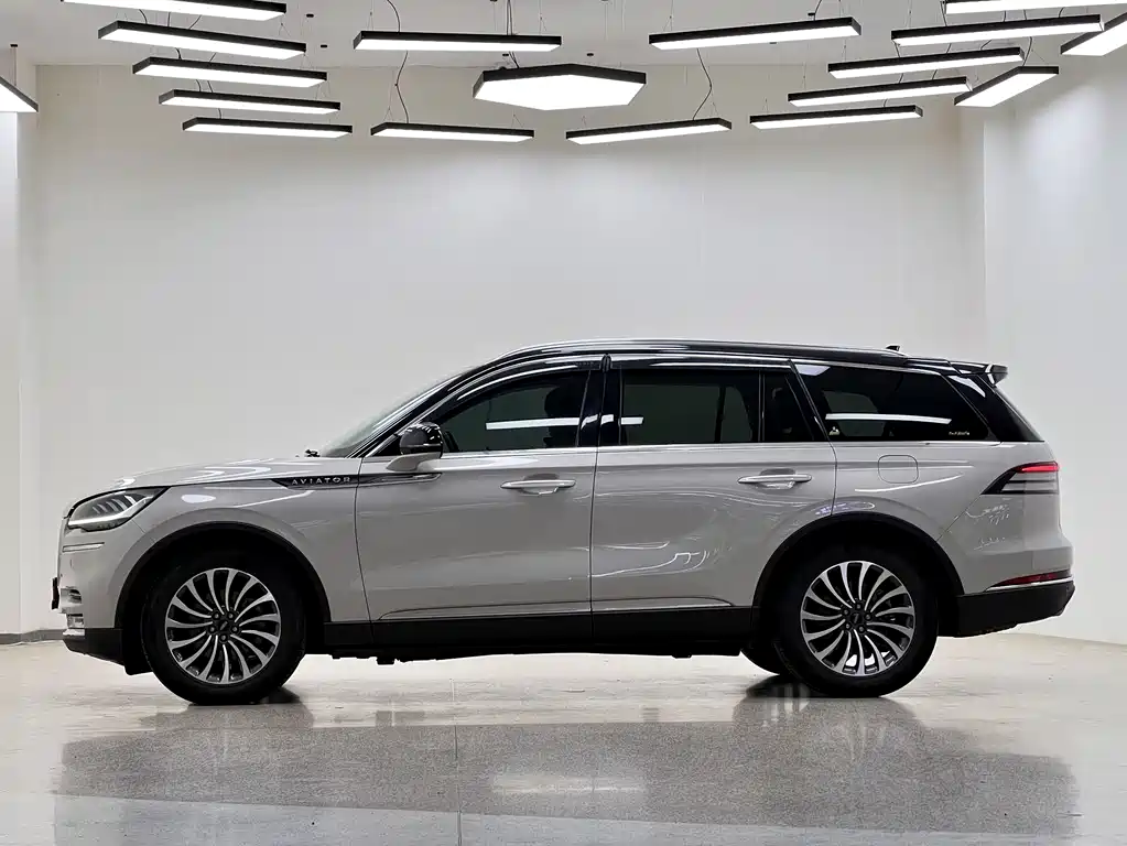 Lincoln Aviator — фото 4