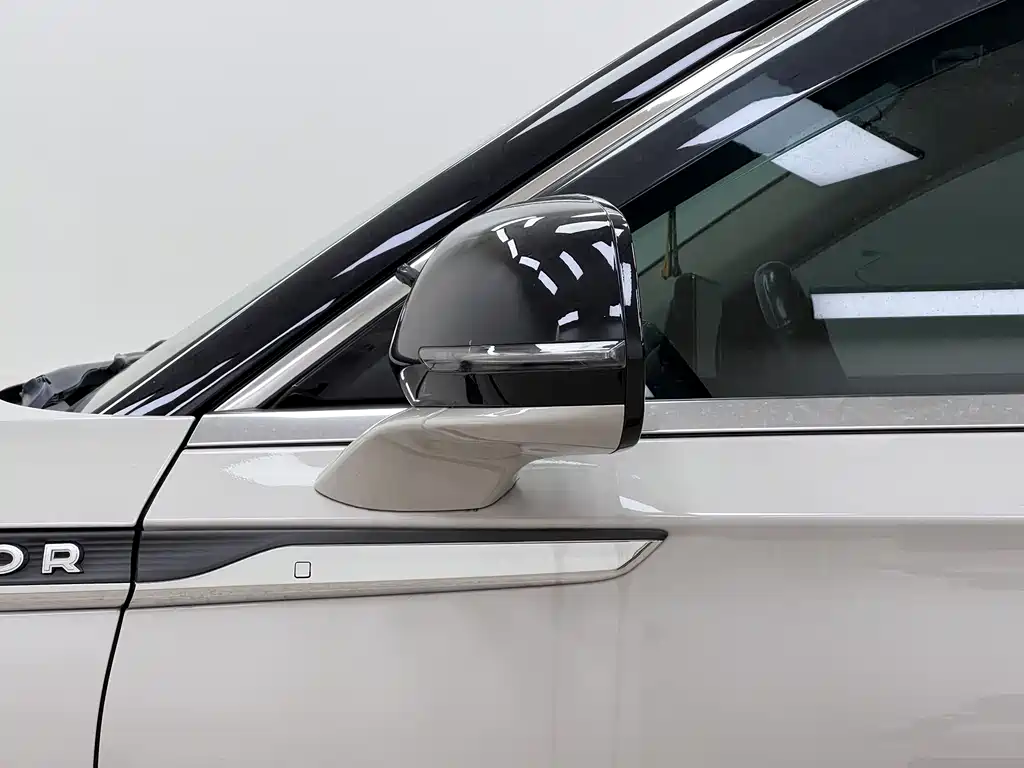 Lincoln Aviator — фото 10
